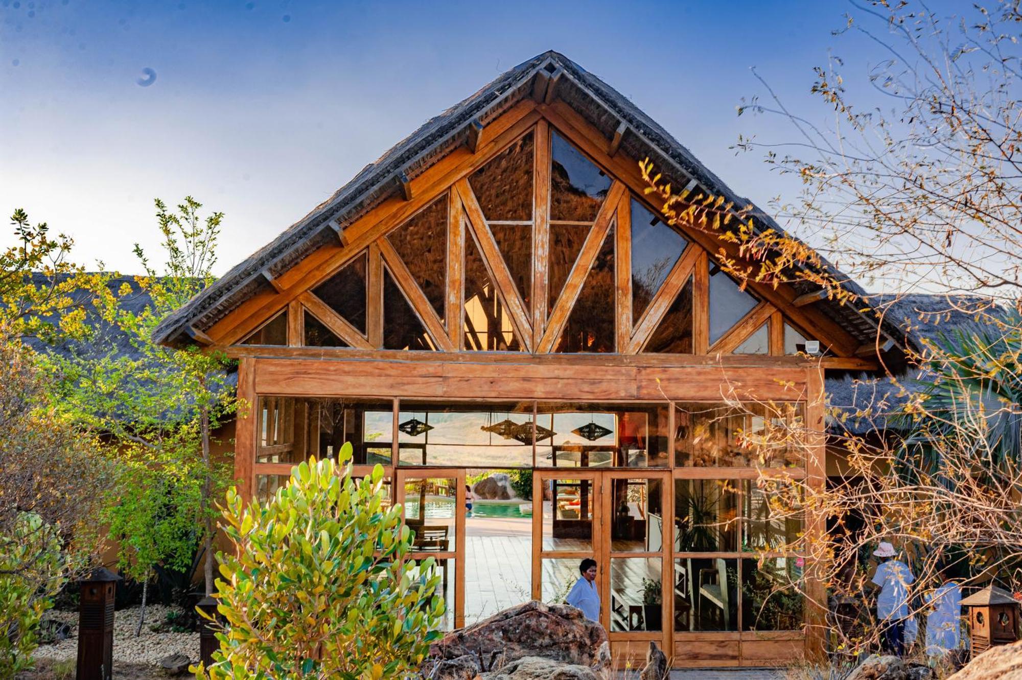 Satrana Lodge Ranohira 外观 照片